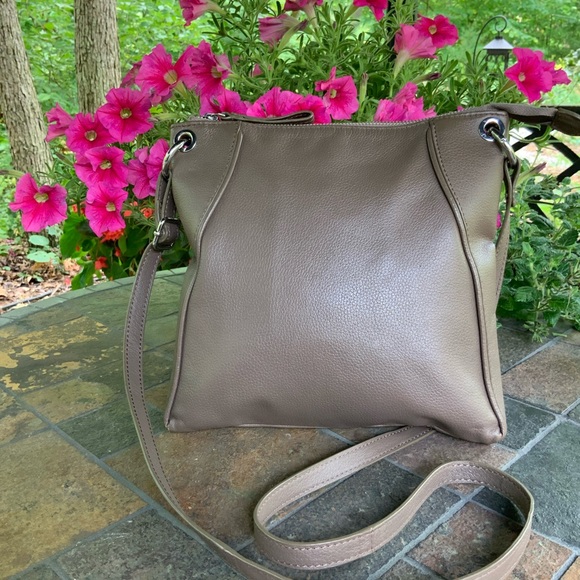 Danier leather crossbody bag - Picture 2 of 8